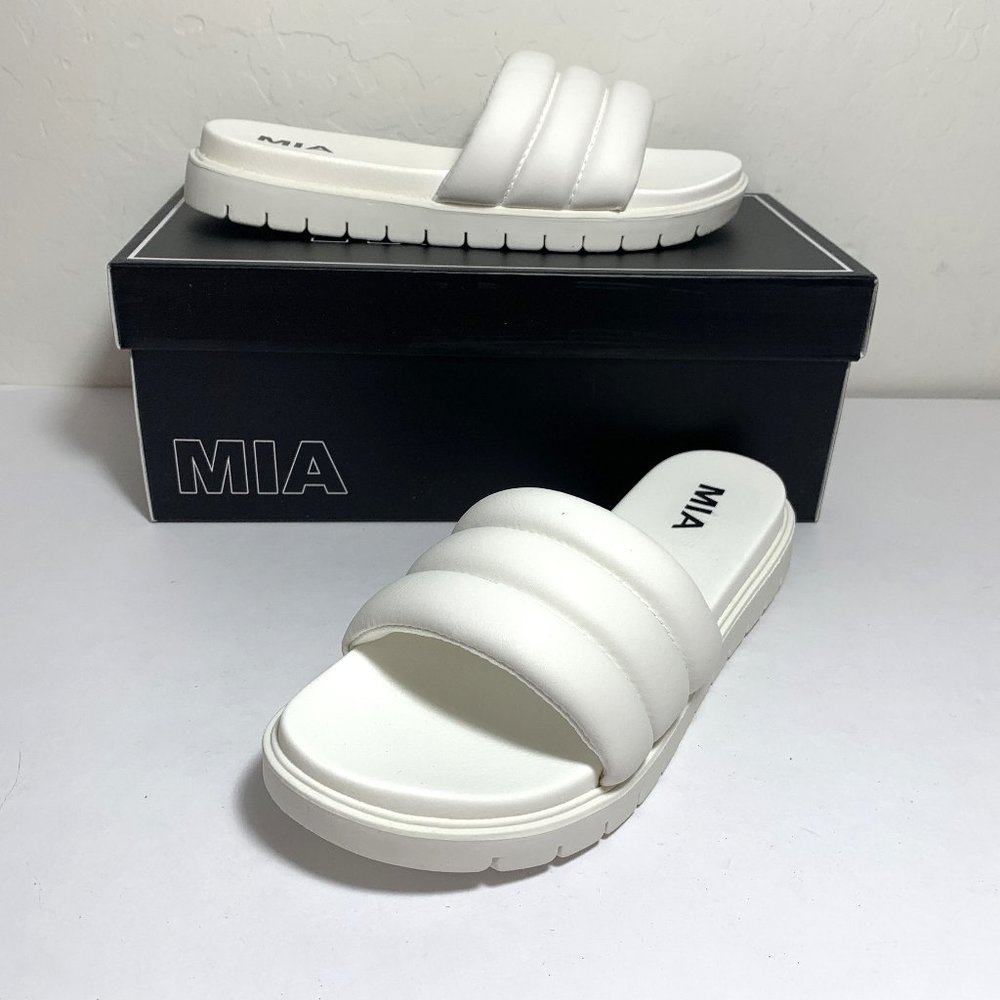 Mia Cimone Puffy Slip On Sandals Quilted Slides White Size 7 NEW